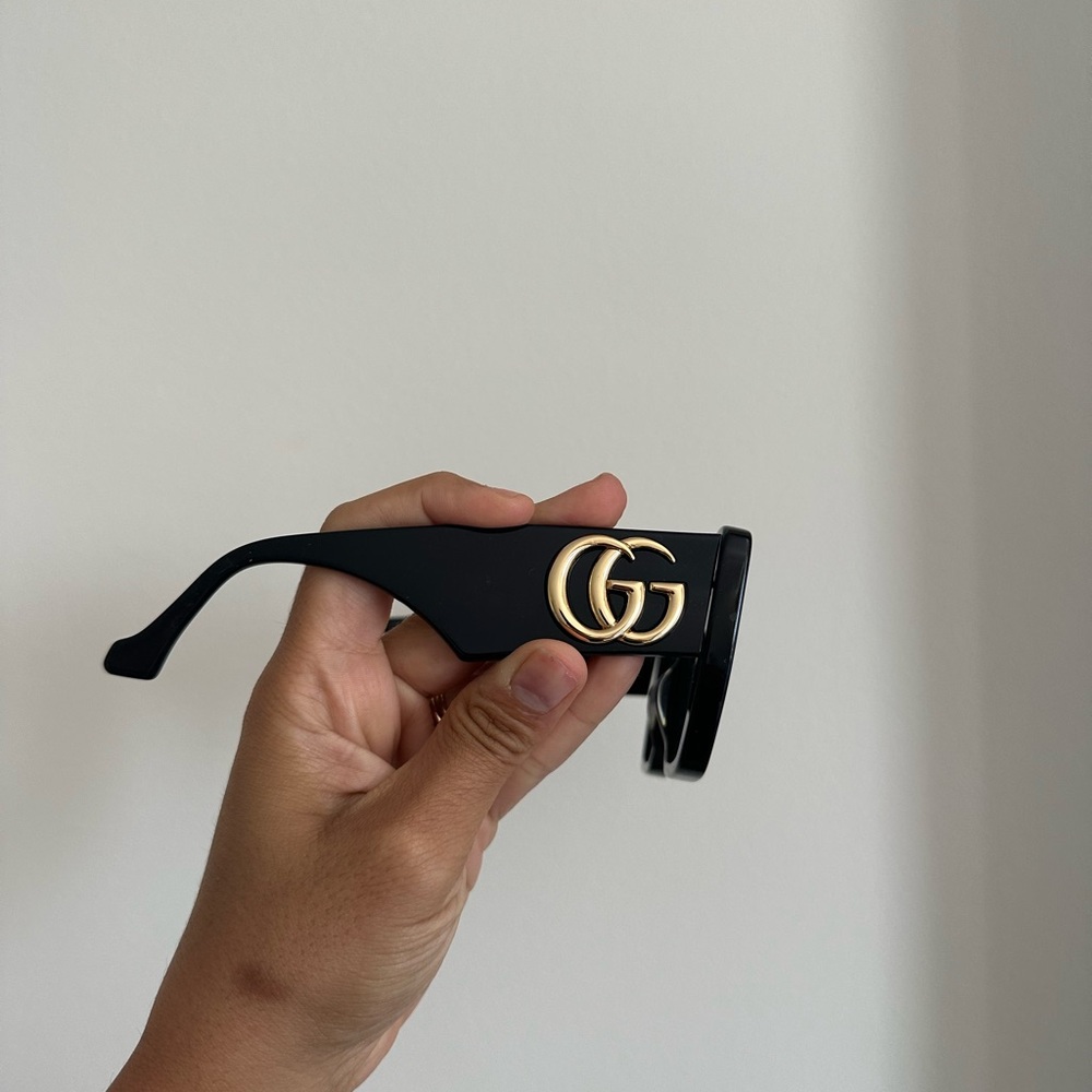 Gucci Black and Gold Sunglasses with Iconic GG Logo - Picture 2 of 9